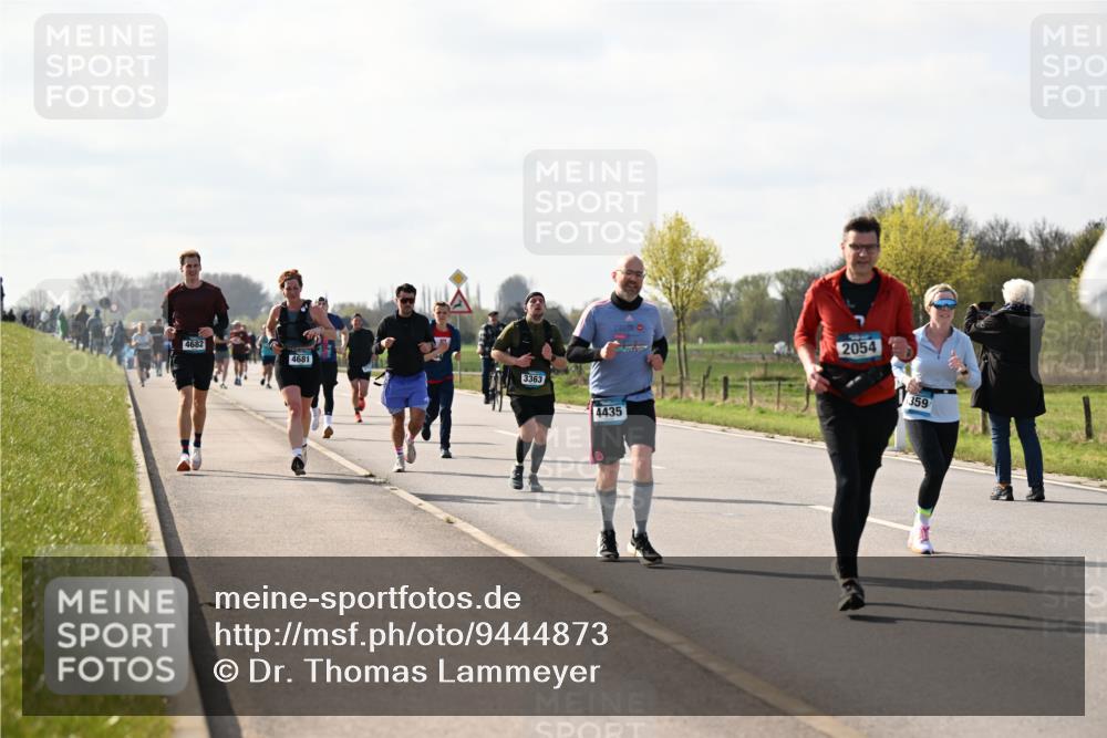 12.04.2026 - 45. Internationalen Wilhelmsburger Insellauf Dr. Thomas Lammeyer http://msf.ph/oto/9444873 12.04.2026 10:20:28 Laufen 4682, 4681, 3363, 4435, 2054, 359 meine-sportfotos.de
