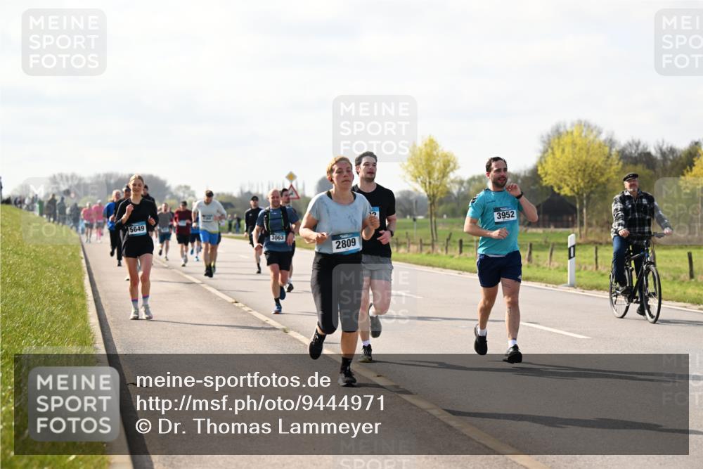 12.04.2026 - 45. Internationalen Wilhelmsburger Insellauf Dr. Thomas Lammeyer http://msf.ph/oto/9444971 12.04.2026 10:20:46 Laufen 5649, 3063, 2809, 6, 3952 meine-sportfotos.de
