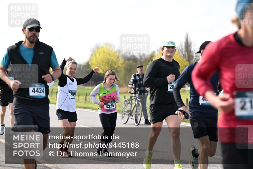 12.04.2026 - 45. Internationalen Wilhelmsburger Insellauf Dr. Thomas Lammeyer http://msf.ph/oto/9445168 12.04.2026 10:21:34 Laufen 8, 4424, 3556, 3326, 28, 21 meine-sportfotos.de