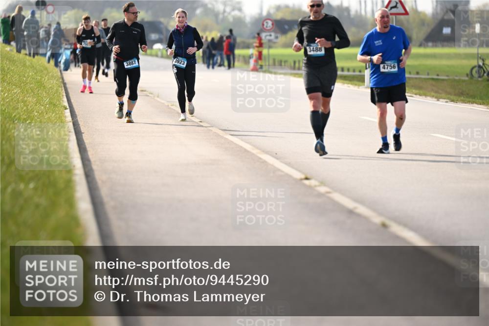 12.04.2026 - 45. Internationalen Wilhelmsburger Insellauf Dr. Thomas Lammeyer http://msf.ph/oto/9445290 12.04.2026 10:22:30 Laufen 3887, 3923, 3488, 4756 meine-sportfotos.de