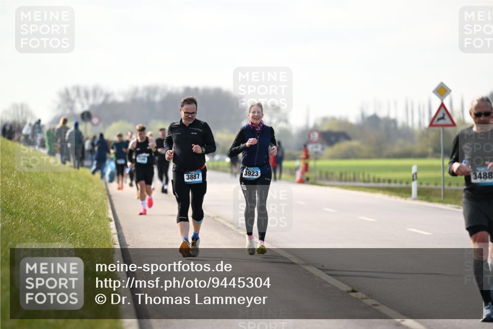 12.04.2026 - 45. Internationalen Wilhelmsburger Insellauf Dr. Thomas Lammeyer http://msf.ph/oto/9445304 12.04.2026 10:22:33 Laufen 3887, 3923, 3488 meine-sportfotos.de