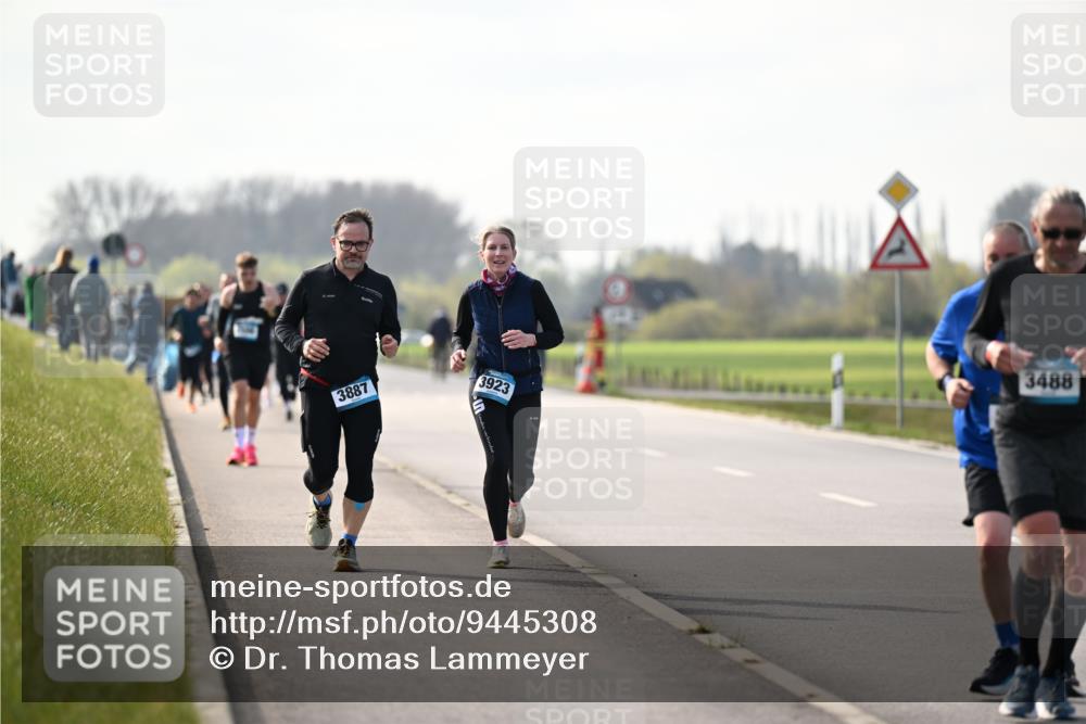 12.04.2026 - 45. Internationalen Wilhelmsburger Insellauf Dr. Thomas Lammeyer http://msf.ph/oto/9445308 12.04.2026 10:22:34 Laufen 3887, 3923, 3488 meine-sportfotos.de