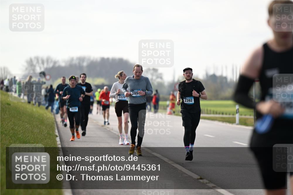 12.04.2026 - 45. Internationalen Wilhelmsburger Insellauf Dr. Thomas Lammeyer http://msf.ph/oto/9445361 12.04.2026 10:22:48 Laufen 3039, 3329, 2853, 2392 meine-sportfotos.de