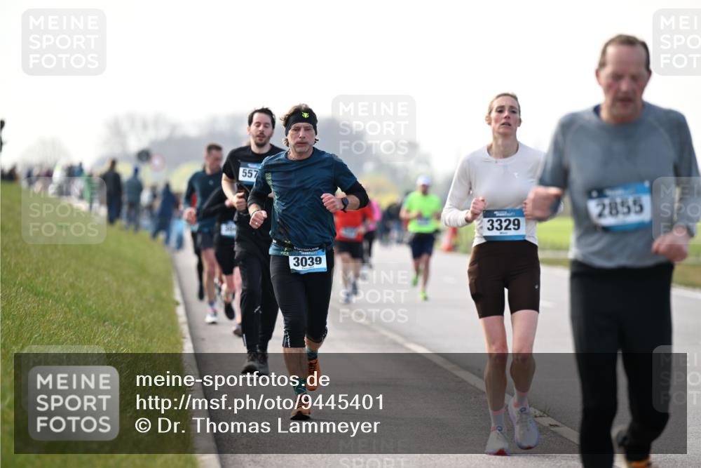12.04.2026 - 45. Internationalen Wilhelmsburger Insellauf Dr. Thomas Lammeyer http://msf.ph/oto/9445401 12.04.2026 10:22:55 Laufen 557, 3039, 2855, 3329 meine-sportfotos.de