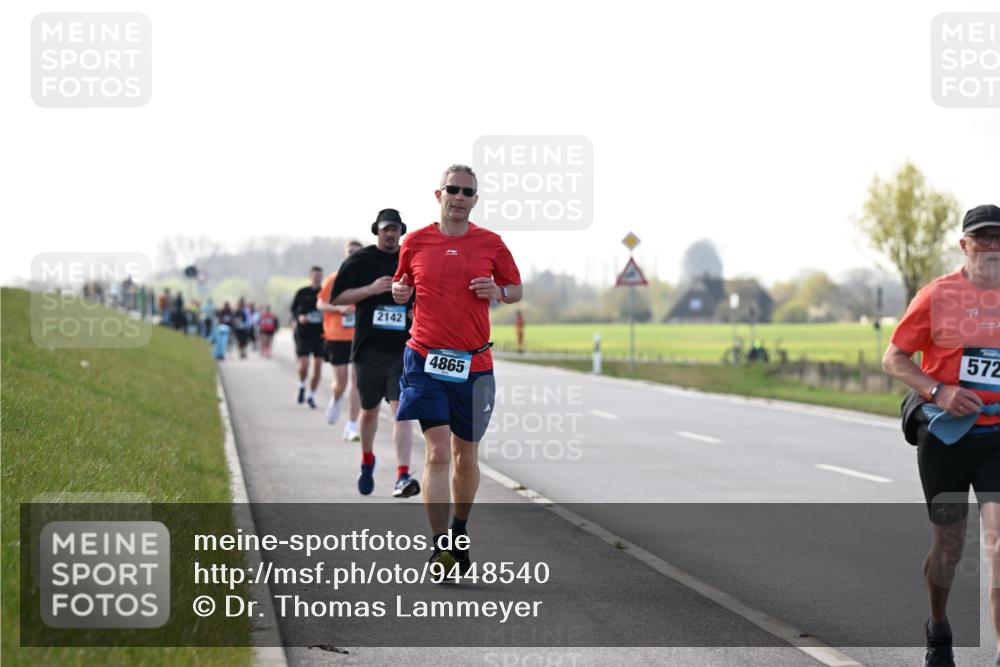 12.04.2026 - 45. Internationalen Wilhelmsburger Insellauf Dr. Thomas Lammeyer http://msf.ph/oto/9448540 12.04.2026 10:35:15 Laufen 2142, 4865, 19, 572 meine-sportfotos.de