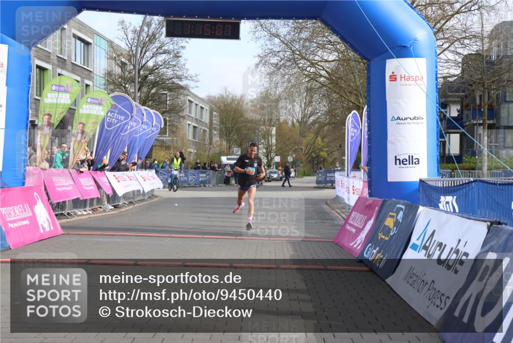 12.04.2026 - 45. Internationalen Wilhelmsburger Insellauf Strokosch-Dieckow http://msf.ph/oto/9450440 12.04.2026 10:05:05 Ziel 5293 meine-sportfotos.de