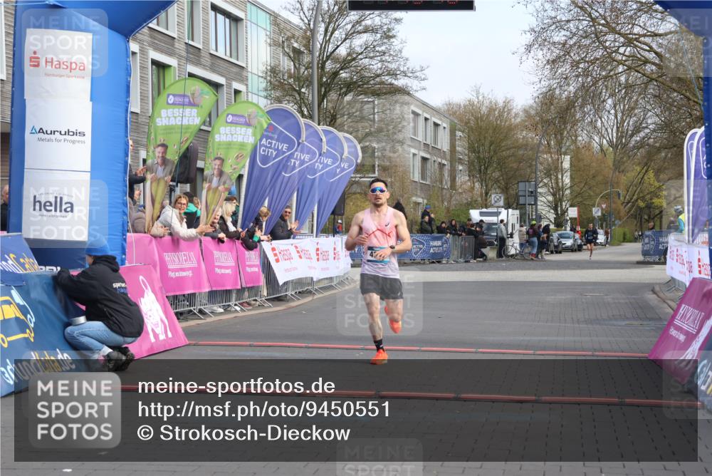12.04.2026 - 45. Internationalen Wilhelmsburger Insellauf Strokosch-Dieckow http://msf.ph/oto/9450551 12.04.2026 10:05:44 Ziel 4342 meine-sportfotos.de