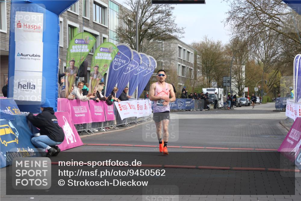 12.04.2026 - 45. Internationalen Wilhelmsburger Insellauf Strokosch-Dieckow http://msf.ph/oto/9450562 12.04.2026 10:05:44 Ziel 4342 meine-sportfotos.de