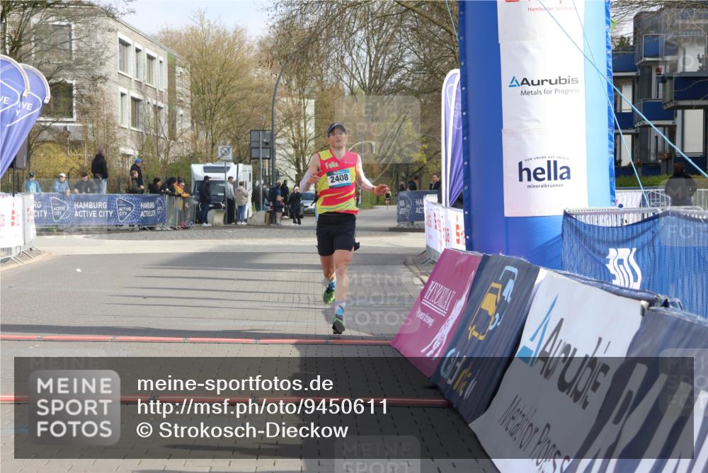 12.04.2026 - 45. Internationalen Wilhelmsburger Insellauf Strokosch-Dieckow http://msf.ph/oto/9450611 12.04.2026 10:06:27 Ziel 2408 meine-sportfotos.de