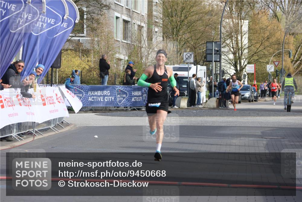 12.04.2026 - 45. Internationalen Wilhelmsburger Insellauf Strokosch-Dieckow http://msf.ph/oto/9450668 12.04.2026 10:06:53 Ziel 4077 meine-sportfotos.de