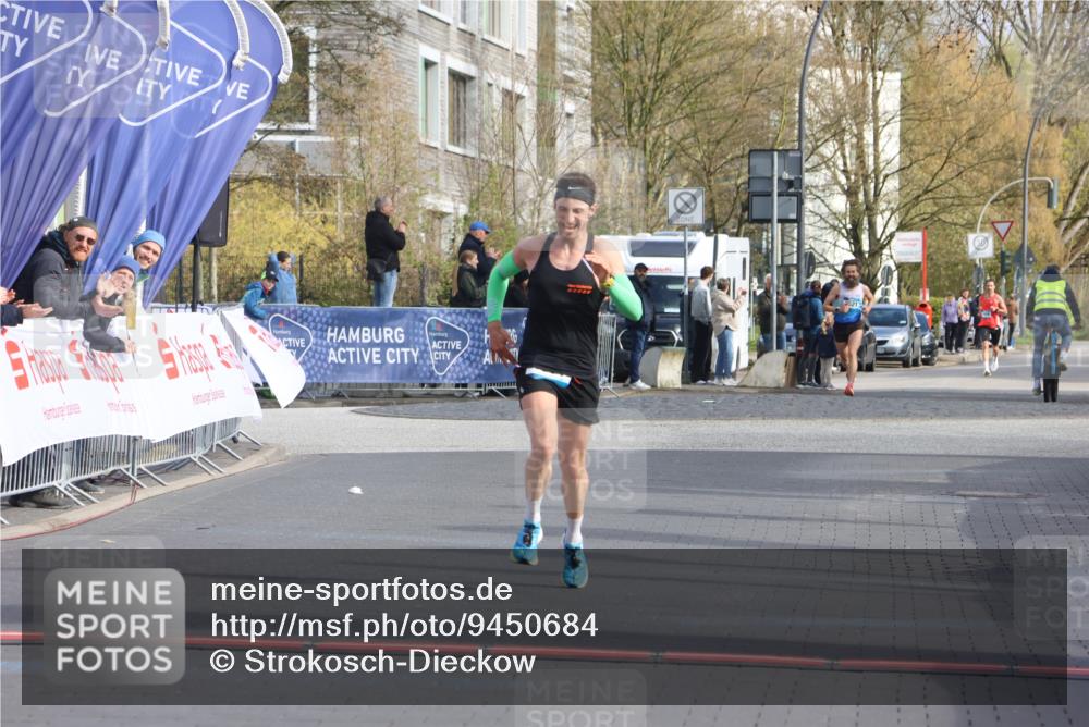 12.04.2026 - 45. Internationalen Wilhelmsburger Insellauf Strokosch-Dieckow http://msf.ph/oto/9450684 12.04.2026 10:06:53 Ziel 4077 meine-sportfotos.de