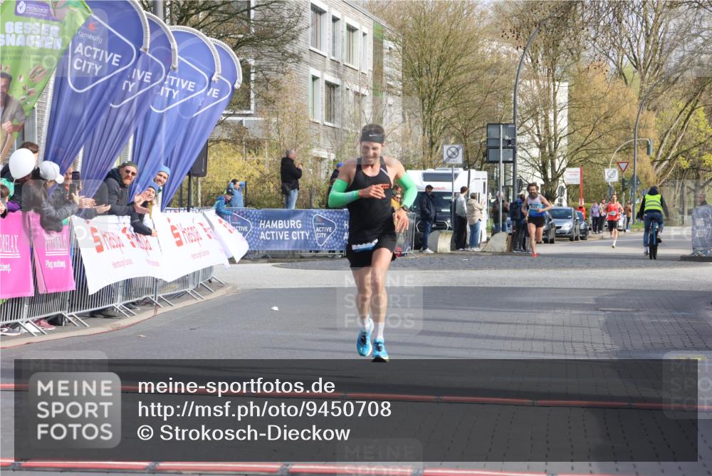 12.04.2026 - 45. Internationalen Wilhelmsburger Insellauf Strokosch-Dieckow http://msf.ph/oto/9450708 12.04.2026 10:06:54 Ziel 4077 meine-sportfotos.de