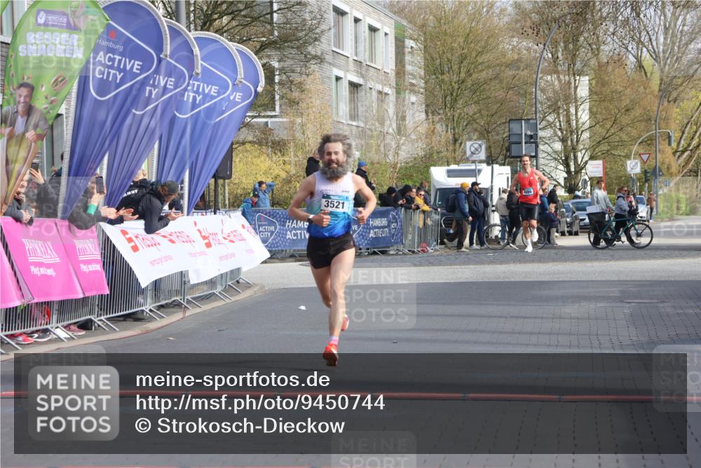 12.04.2026 - 45. Internationalen Wilhelmsburger Insellauf Strokosch-Dieckow http://msf.ph/oto/9450744 12.04.2026 10:07:02 Ziel 3521 meine-sportfotos.de