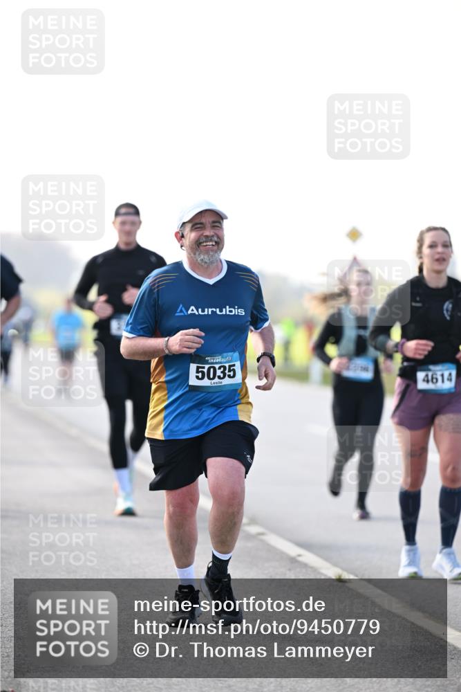 12.04.2026 - 45. Internationalen Wilhelmsburger Insellauf Dr. Thomas Lammeyer http://msf.ph/oto/9450779 12.04.2026 10:45:45 Laufen 5035, 4614 meine-sportfotos.de