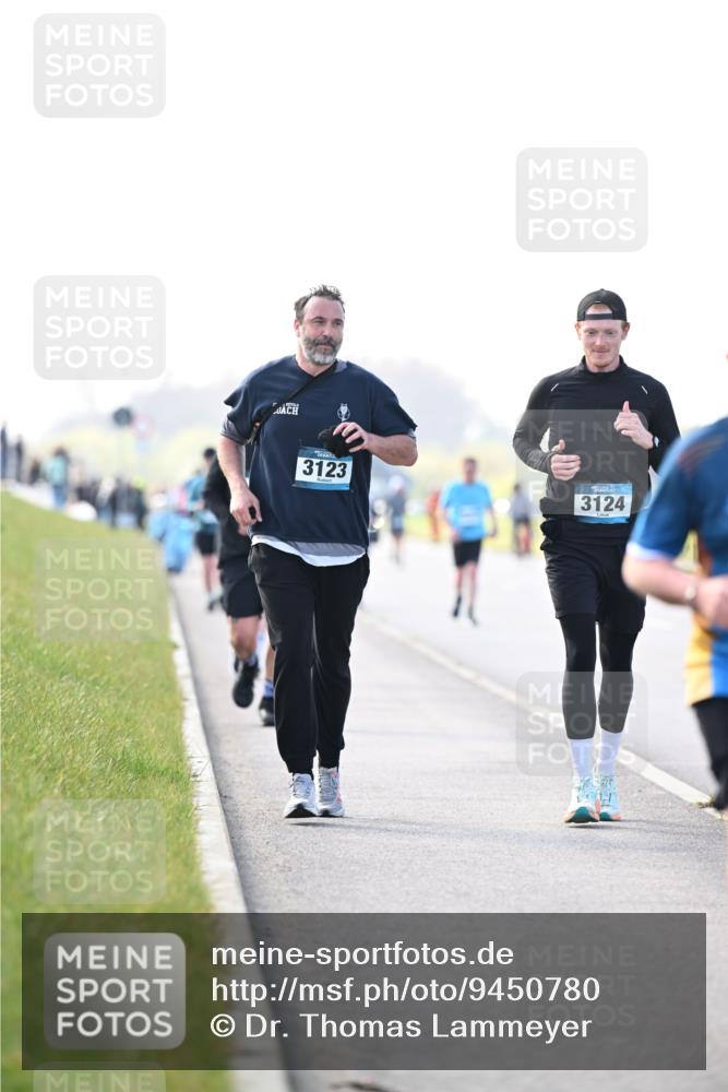 12.04.2026 - 45. Internationalen Wilhelmsburger Insellauf Dr. Thomas Lammeyer http://msf.ph/oto/9450780 12.04.2026 10:45:46 Laufen 3123, 3124 meine-sportfotos.de