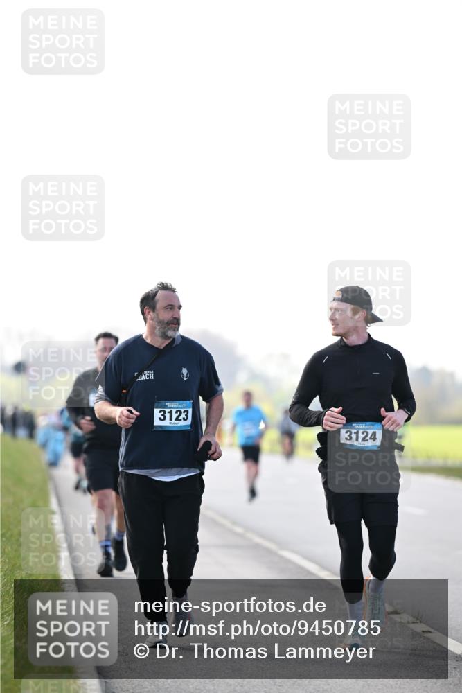 12.04.2026 - 45. Internationalen Wilhelmsburger Insellauf Dr. Thomas Lammeyer http://msf.ph/oto/9450785 12.04.2026 10:45:47 Laufen 3123, 3124 meine-sportfotos.de