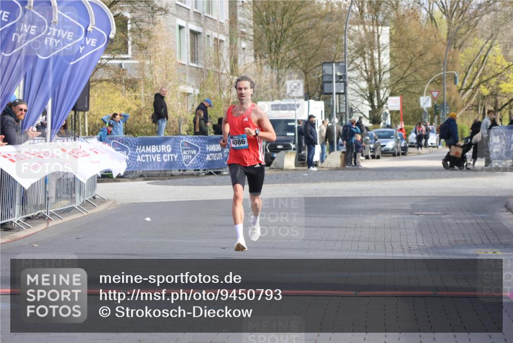 12.04.2026 - 45. Internationalen Wilhelmsburger Insellauf Strokosch-Dieckow http://msf.ph/oto/9450793 12.04.2026 10:07:06 Ziel 3521, 4086 meine-sportfotos.de
