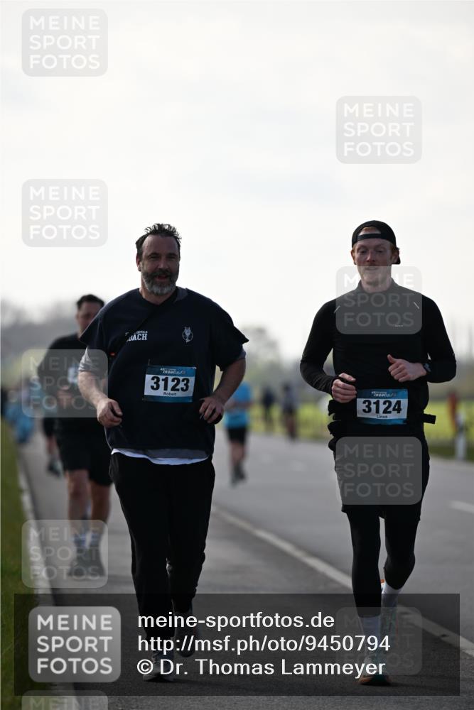 12.04.2026 - 45. Internationalen Wilhelmsburger Insellauf Dr. Thomas Lammeyer http://msf.ph/oto/9450794 12.04.2026 10:45:48 Laufen 3123, 3124 meine-sportfotos.de