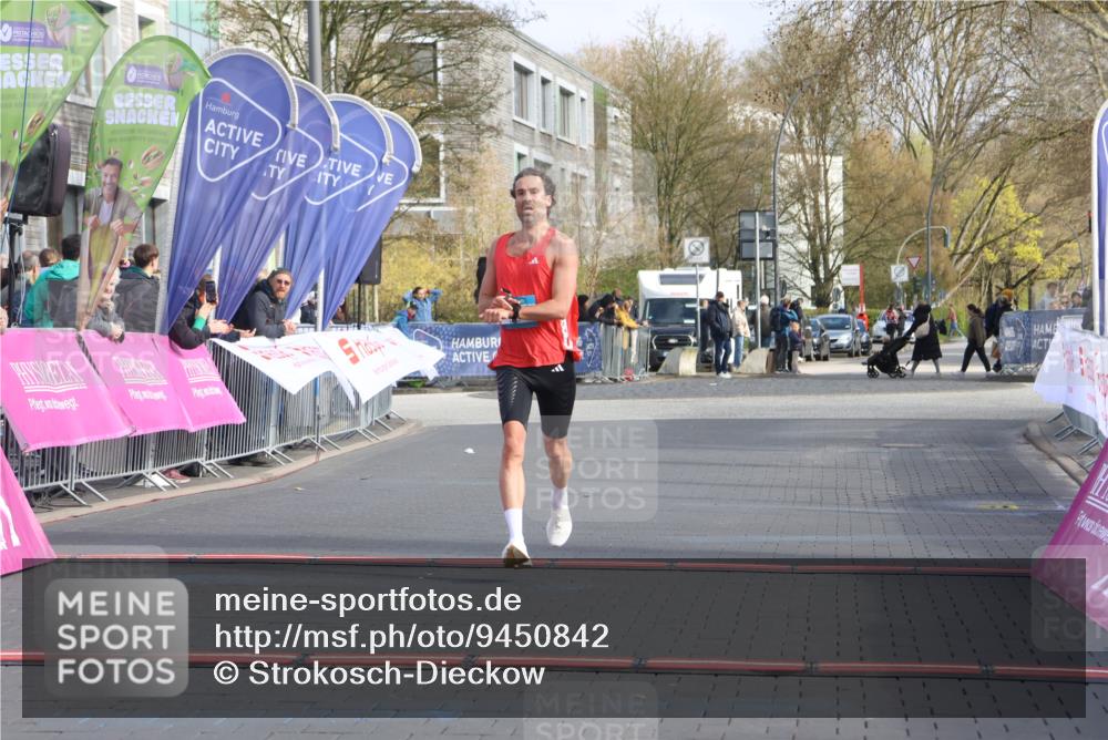12.04.2026 - 45. Internationalen Wilhelmsburger Insellauf Strokosch-Dieckow http://msf.ph/oto/9450842 12.04.2026 10:07:08 Ziel 4086 meine-sportfotos.de
