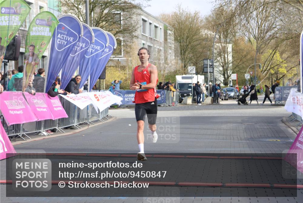 12.04.2026 - 45. Internationalen Wilhelmsburger Insellauf Strokosch-Dieckow http://msf.ph/oto/9450847 12.04.2026 10:07:08 Ziel 4086 meine-sportfotos.de