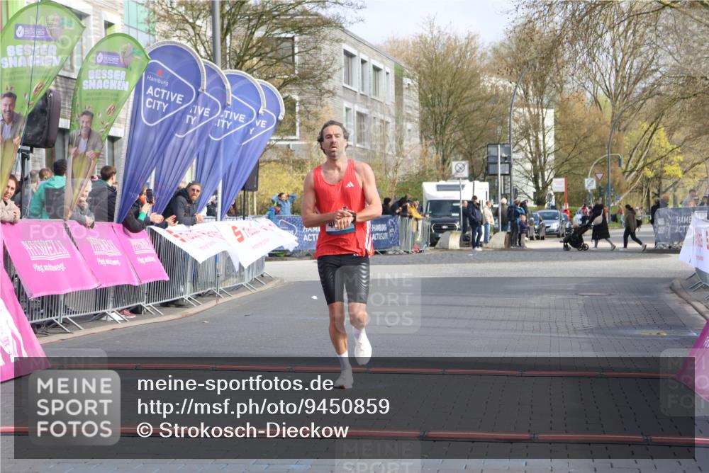 12.04.2026 - 45. Internationalen Wilhelmsburger Insellauf Strokosch-Dieckow http://msf.ph/oto/9450859 12.04.2026 10:07:08 Ziel 4086 meine-sportfotos.de