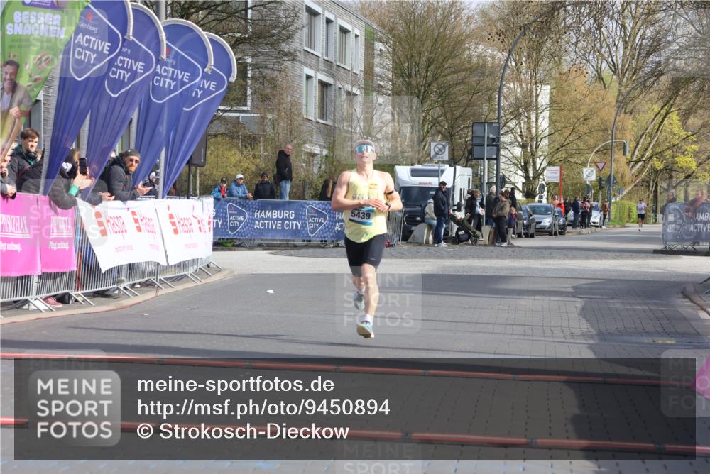 12.04.2026 - 45. Internationalen Wilhelmsburger Insellauf Strokosch-Dieckow http://msf.ph/oto/9450894 12.04.2026 10:07:30 Ziel 5439 meine-sportfotos.de