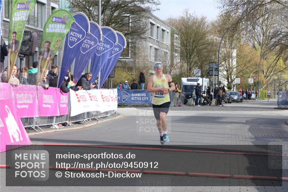 12.04.2026 - 45. Internationalen Wilhelmsburger Insellauf Strokosch-Dieckow http://msf.ph/oto/9450912 12.04.2026 10:07:31 Ziel 5439 meine-sportfotos.de