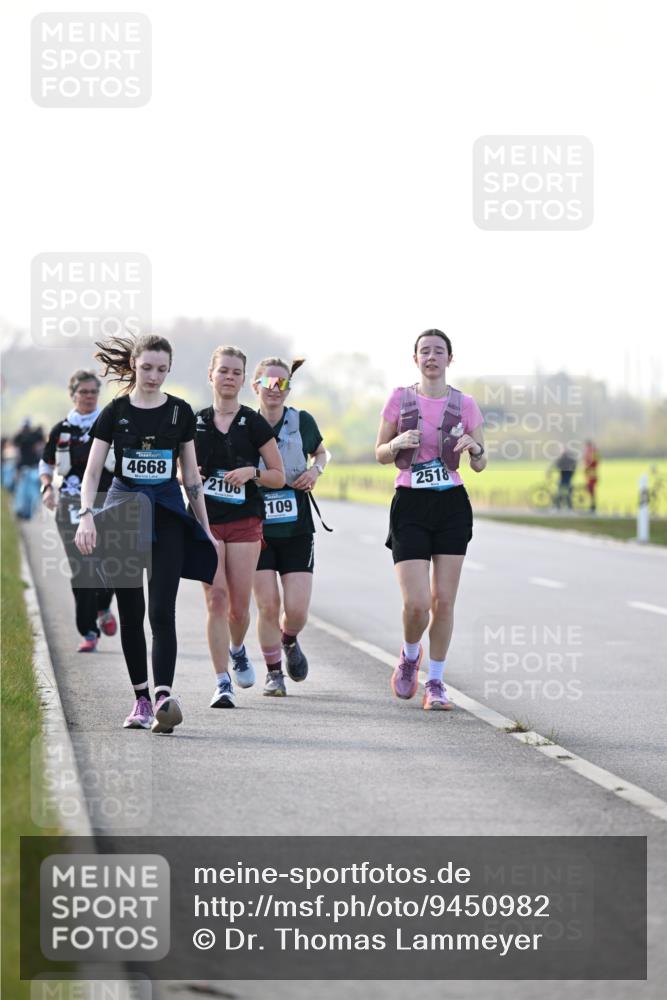 12.04.2026 - 45. Internationalen Wilhelmsburger Insellauf Dr. Thomas Lammeyer http://msf.ph/oto/9450982 12.04.2026 10:47:20 Laufen 4668, 2106, 2518, 109, 200 meine-sportfotos.de