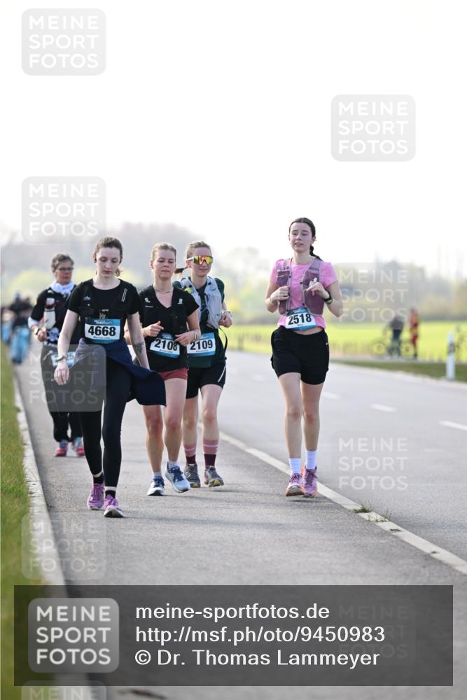 12.04.2026 - 45. Internationalen Wilhelmsburger Insellauf Dr. Thomas Lammeyer http://msf.ph/oto/9450983 12.04.2026 10:47:20 Laufen 4668, 2108, 2109, 2518 meine-sportfotos.de