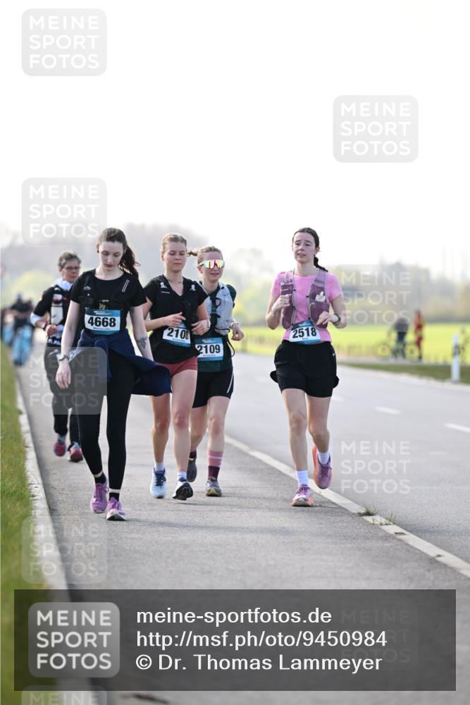 12.04.2026 - 45. Internationalen Wilhelmsburger Insellauf Dr. Thomas Lammeyer http://msf.ph/oto/9450984 12.04.2026 10:47:20 Laufen 4668, 2108, 2518, 2109 meine-sportfotos.de