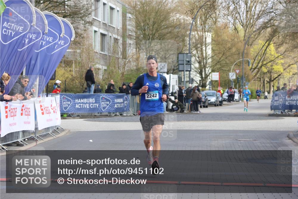 12.04.2026 - 45. Internationalen Wilhelmsburger Insellauf Strokosch-Dieckow http://msf.ph/oto/9451102 12.04.2026 10:09:56 Ziel 2242 meine-sportfotos.de