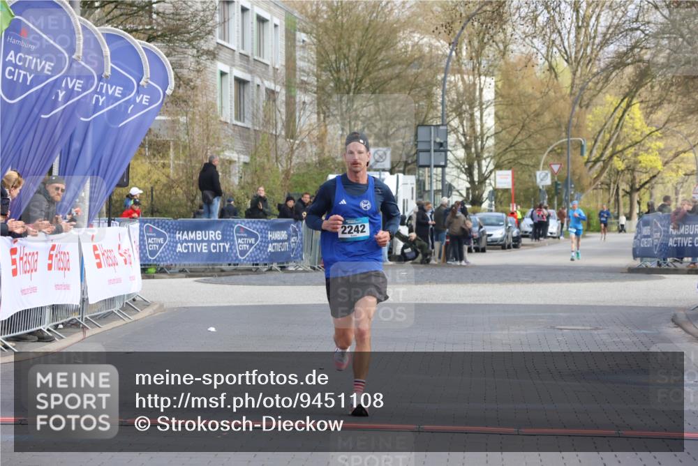 12.04.2026 - 45. Internationalen Wilhelmsburger Insellauf Strokosch-Dieckow http://msf.ph/oto/9451108 12.04.2026 10:09:56 Ziel 2242 meine-sportfotos.de