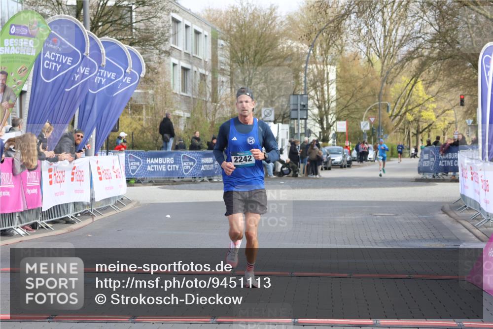 12.04.2026 - 45. Internationalen Wilhelmsburger Insellauf Strokosch-Dieckow http://msf.ph/oto/9451113 12.04.2026 10:09:57 Ziel 2242 meine-sportfotos.de