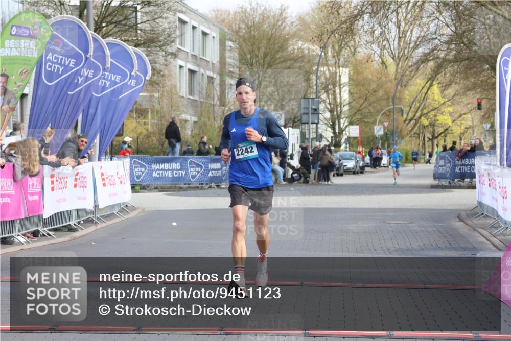 12.04.2026 - 45. Internationalen Wilhelmsburger Insellauf Strokosch-Dieckow http://msf.ph/oto/9451123 12.04.2026 10:09:57 Ziel 2242 meine-sportfotos.de