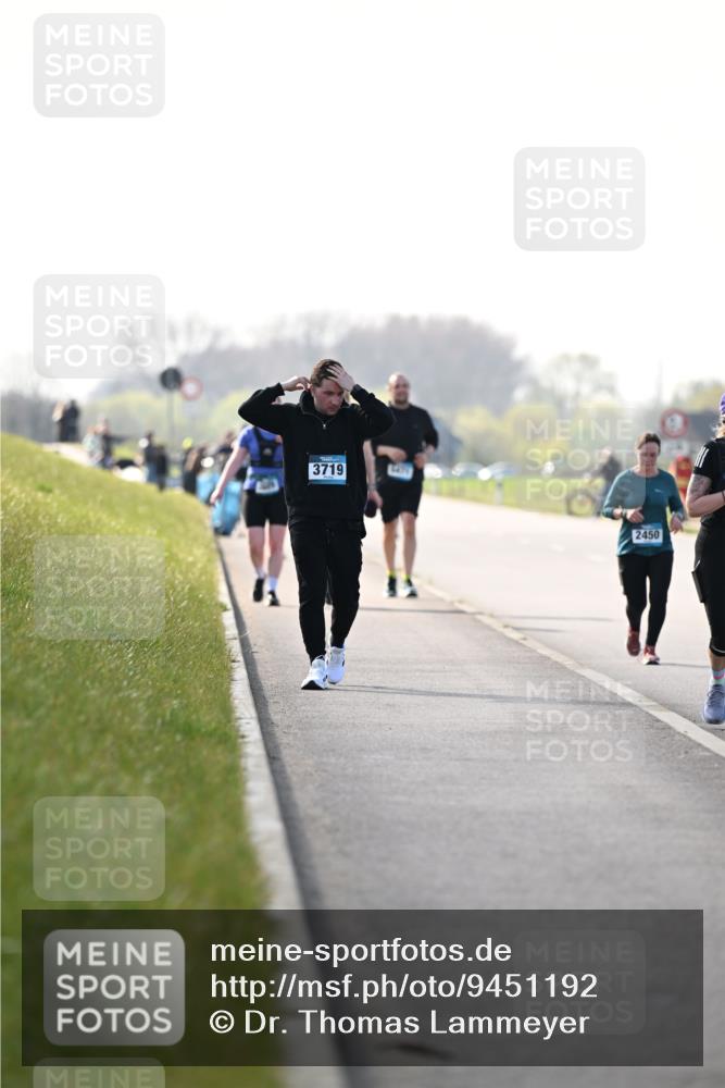 12.04.2026 - 45. Internationalen Wilhelmsburger Insellauf Dr. Thomas Lammeyer http://msf.ph/oto/9451192 12.04.2026 10:48:10 Laufen 3719, 2450 meine-sportfotos.de