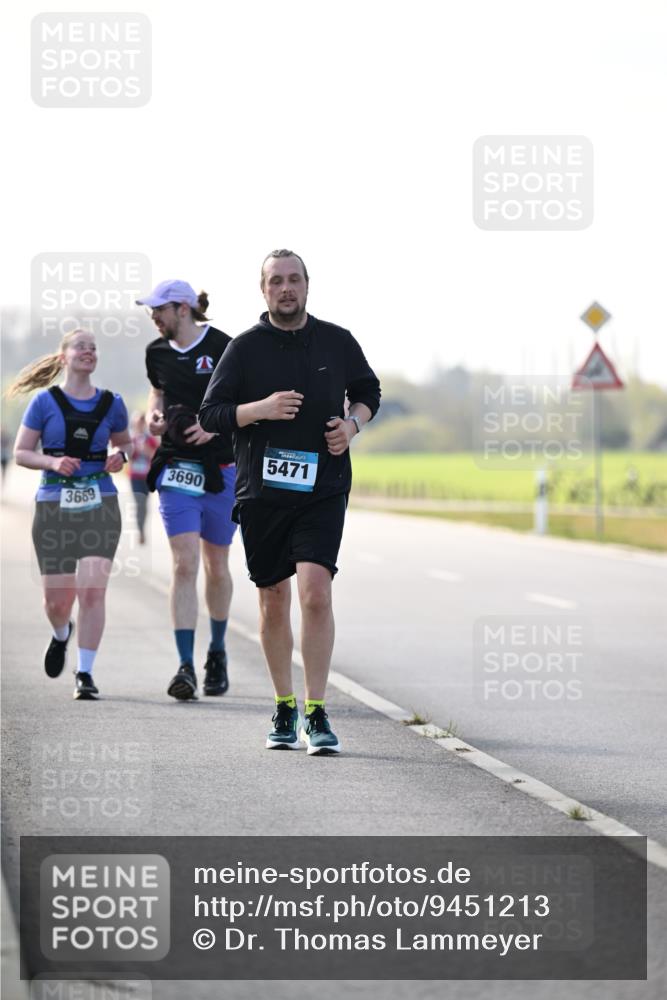 12.04.2026 - 45. Internationalen Wilhelmsburger Insellauf Dr. Thomas Lammeyer http://msf.ph/oto/9451213 12.04.2026 10:48:23 Laufen 3690, 3669, 5471 meine-sportfotos.de