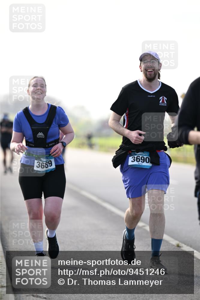 12.04.2026 - 45. Internationalen Wilhelmsburger Insellauf Dr. Thomas Lammeyer http://msf.ph/oto/9451246 12.04.2026 10:48:28 Laufen 3, 3689, 3690 meine-sportfotos.de
