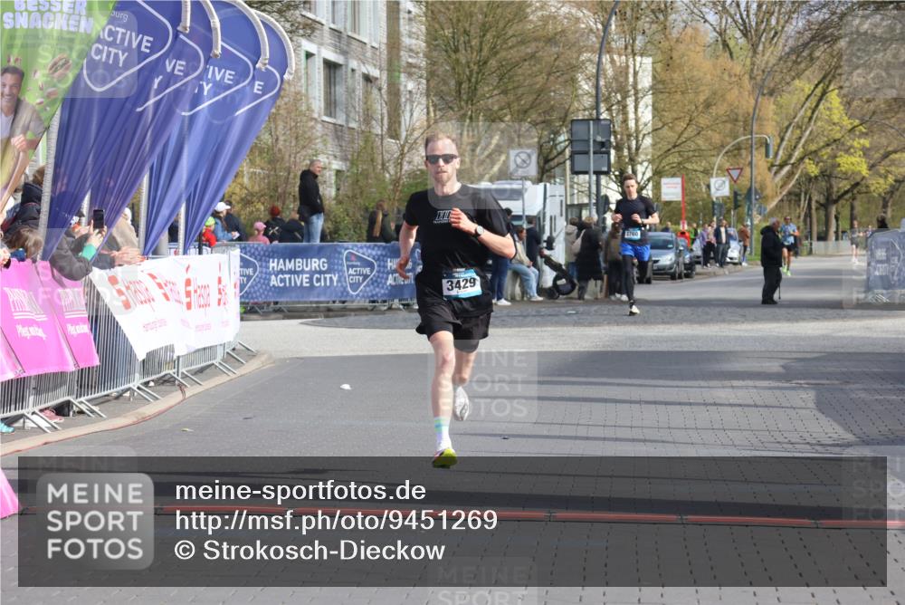 12.04.2026 - 45. Internationalen Wilhelmsburger Insellauf Strokosch-Dieckow http://msf.ph/oto/9451269 12.04.2026 10:10:52 Ziel 3429 meine-sportfotos.de