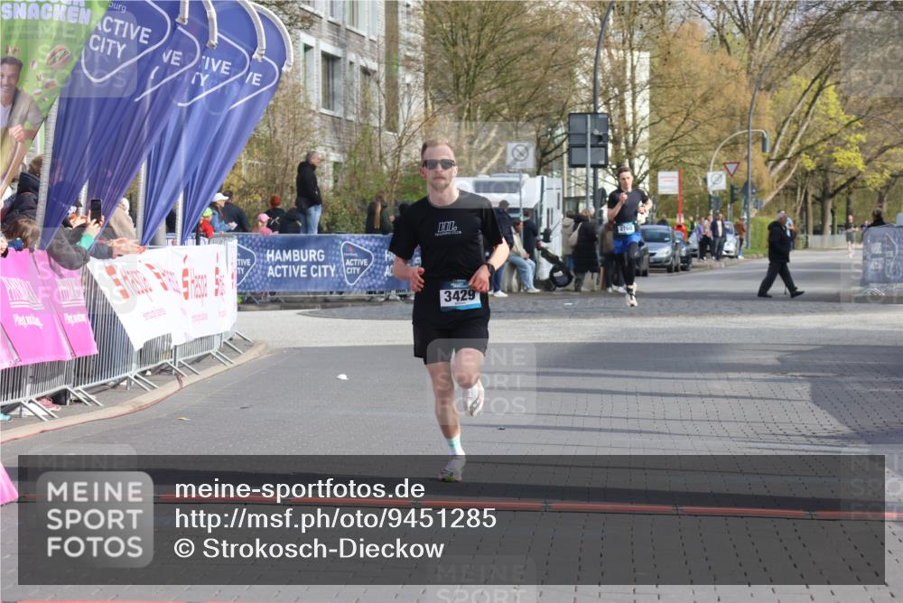 12.04.2026 - 45. Internationalen Wilhelmsburger Insellauf Strokosch-Dieckow http://msf.ph/oto/9451285 12.04.2026 10:10:52 Ziel 3429 meine-sportfotos.de