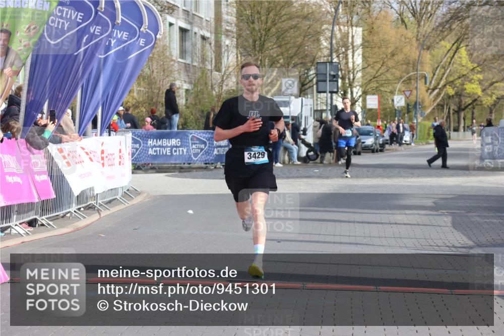 12.04.2026 - 45. Internationalen Wilhelmsburger Insellauf Strokosch-Dieckow http://msf.ph/oto/9451301 12.04.2026 10:10:52 Ziel 3429 meine-sportfotos.de