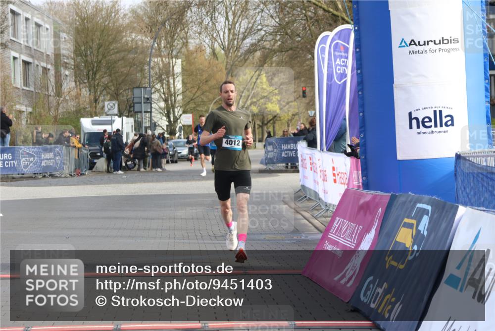 12.04.2026 - 45. Internationalen Wilhelmsburger Insellauf Strokosch-Dieckow http://msf.ph/oto/9451403 12.04.2026 10:11:23 Ziel 4012 meine-sportfotos.de
