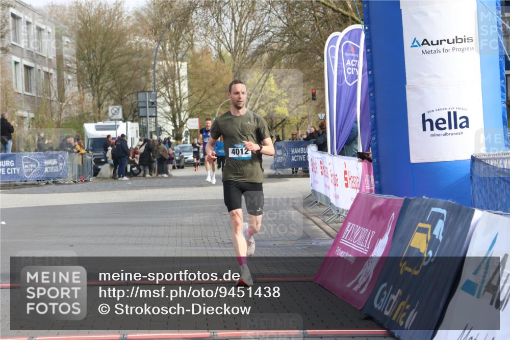 12.04.2026 - 45. Internationalen Wilhelmsburger Insellauf Strokosch-Dieckow http://msf.ph/oto/9451438 12.04.2026 10:11:24 Ziel 4012 meine-sportfotos.de