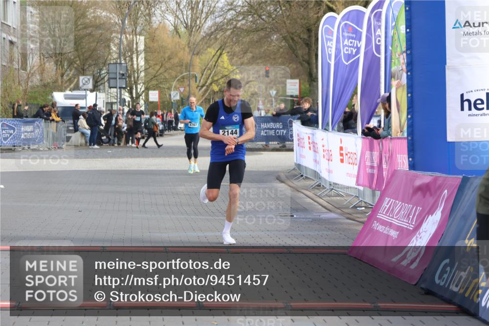 12.04.2026 - 45. Internationalen Wilhelmsburger Insellauf Strokosch-Dieckow http://msf.ph/oto/9451457 12.04.2026 10:11:30 Ziel 2144 meine-sportfotos.de