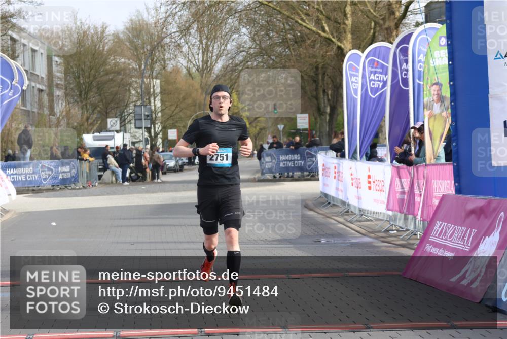12.04.2026 - 45. Internationalen Wilhelmsburger Insellauf Strokosch-Dieckow http://msf.ph/oto/9451484 12.04.2026 10:11:41 Ziel 2751 meine-sportfotos.de
