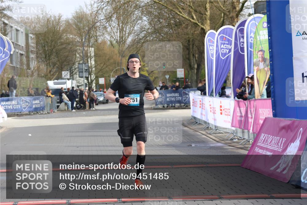 12.04.2026 - 45. Internationalen Wilhelmsburger Insellauf Strokosch-Dieckow http://msf.ph/oto/9451485 12.04.2026 10:11:41 Ziel 2751 meine-sportfotos.de