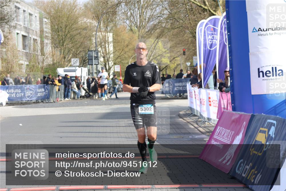 12.04.2026 - 45. Internationalen Wilhelmsburger Insellauf Strokosch-Dieckow http://msf.ph/oto/9451612 12.04.2026 10:16:06 Ziel 5302 meine-sportfotos.de