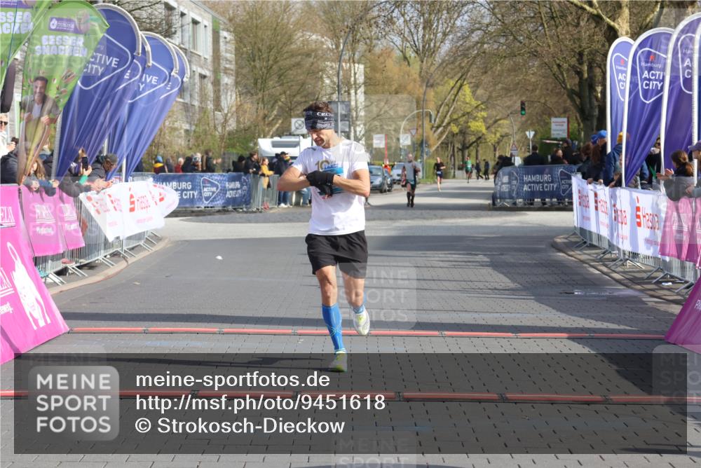 12.04.2026 - 45. Internationalen Wilhelmsburger Insellauf Strokosch-Dieckow http://msf.ph/oto/9451618 12.04.2026 10:16:13 Ziel 2970 meine-sportfotos.de