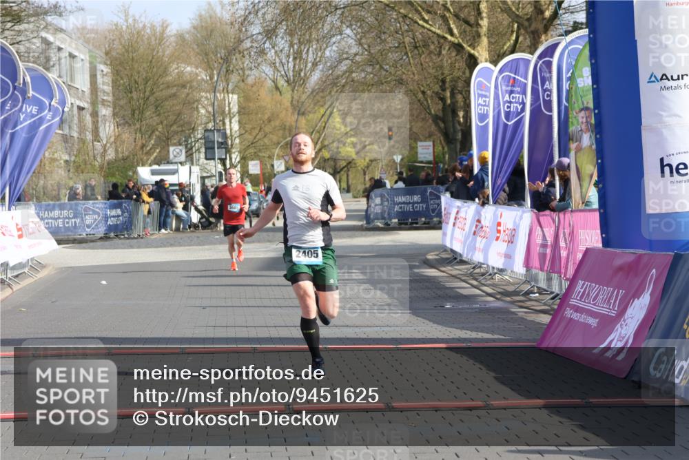 12.04.2026 - 45. Internationalen Wilhelmsburger Insellauf Strokosch-Dieckow http://msf.ph/oto/9451625 12.04.2026 10:16:22 Ziel 2405 meine-sportfotos.de