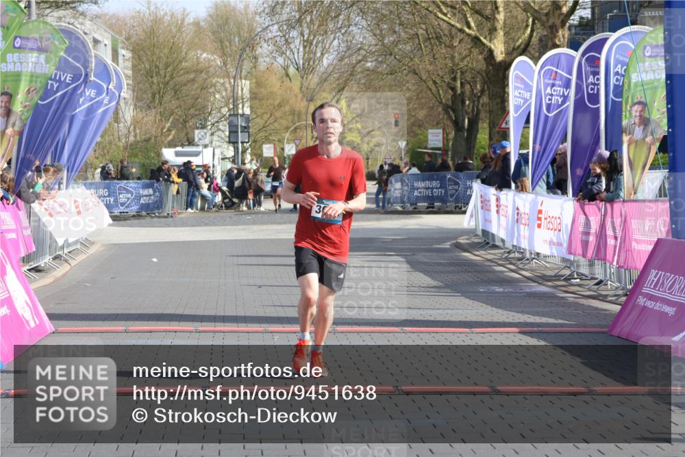 12.04.2026 - 45. Internationalen Wilhelmsburger Insellauf Strokosch-Dieckow http://msf.ph/oto/9451638 12.04.2026 10:16:27 Ziel 2405, 3685 meine-sportfotos.de