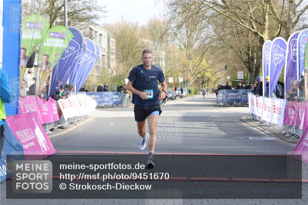 12.04.2026 - 45. Internationalen Wilhelmsburger Insellauf Strokosch-Dieckow http://msf.ph/oto/9451670 12.04.2026 10:17:01 Ziel 5676 meine-sportfotos.de